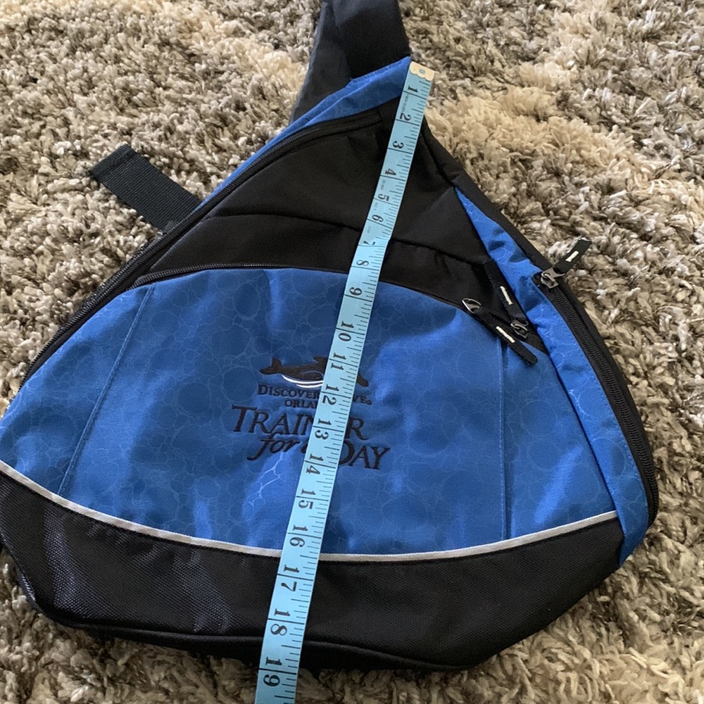 Seaworld Discovery Cove Crossbody Backpack Blue Black Adjustable Straps Unisex - Picture 5 of 11